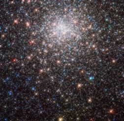 Hubble-Aufnahme des Kugelsternhaufens Messier 28. (Credits: ESA / Hubble & NASA, J. E. Grindlay et al.)