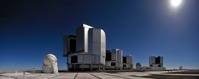 Die vier Einzelteleskope des Very Large Telescope. (Credit: G.Hüdepohl (atacamaphoto.com) / ESO)
