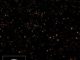 Chandra-Aufnahme eines Galaxienfeldes im Sternbild Bootes mit dem Mond als Größenvergleich für das Blickfeld. (Credits: X-ray: NASA / CXC / CfA / R.Hickox et al.; Moon: NASA / JPL)