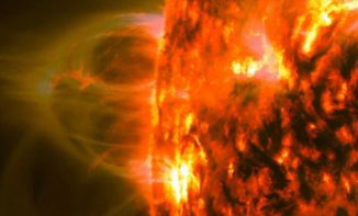 Abregnende Nullpunkt-Topologien sind bislang übersehene magnetische Strukturen, hier dargestellt in zwei Wellenlängen des extremen Ultraviolettbereichs. (Credits: NASA's Solar Dynamics Observatory / Emily Mason)