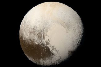 Der Zwergplanet Pluto, aufgenommen von der Raumsonde New Horizons im Jahr 2015. (Credits: NASA / Johns Hopkins University Applied Physics Laboratory / Southwest Research Institute / Alex Parker)