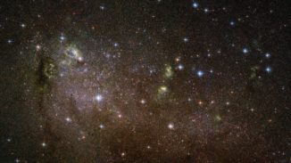 Hubble-Aufnahme der irregulären Galaxie IC 10. (Credit: NASA, ESA and F. Bauer)