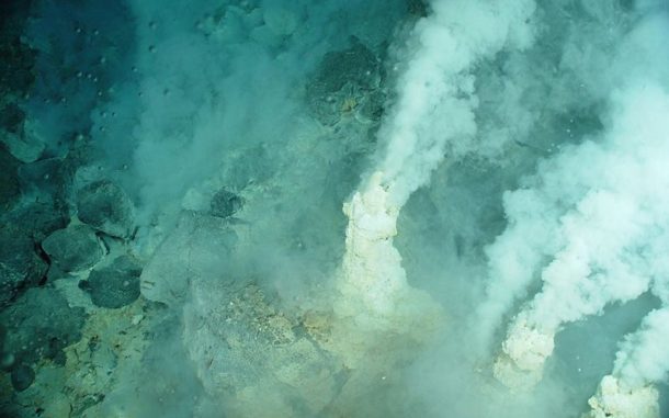 Vulkanische Unterwasserschlote vor Japan. (Credit: Pacific Ring of Fire 2004 Expedition, NOAA Office of Ocean Exploration)