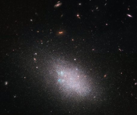 Hubble-Aufnahme der Zwerggalaxie UGC 685. (Credits: ESA / Hubble & NASA; the LEGUS team, B. Tully, D. Calzetti; Acknowledgement(s): Judy Schmidt (Geckzilla))