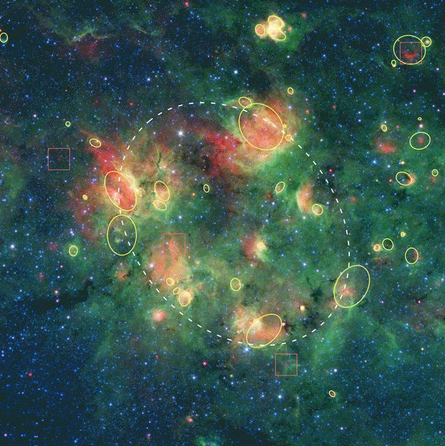 Quadrate zeigen die gefundenen Bow-Shocks an, gelbe Kreise und Ovale markieren die Positionen von mehr als 30 Blasen. (Credits: NASA / JPL-Caltech)