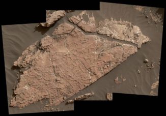 Risse im Fels Old Soaker könnten durch die Austrocknung einer Schlammschicht vor mehr als drei Milliarden Jahren entstanden sein. (Credits: NASA / JPL-Caltech / MSSS)