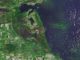 Algenblüte im Lake Okeechobee in Florida. (Credit: NASA Earth Observatory image made by Joshua Stevens, using Landsat data from the U.S. Geological Survey)