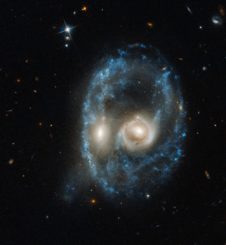 Hubble-Aufnahme des interagierenden Galaxienpaars Arp-Madore 2026-424. (Credits: NASA, ESA, and J. Dalcanton, B.F. Williams, and M. Durbin (University of Washington))