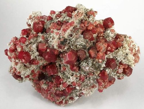 Granatminerale. (Credits: Wikipedia / Rob Lavinsky, <a href='http://www.irocks.com/' target='_blank' rel="noopener noreferrer">iRocks.com</a> – CC-BY-SA-3.0) Granatminerale. (Credits: Wikipedia / Rob Lavinsky, iRocks.com – CC-BY-SA-3.0)