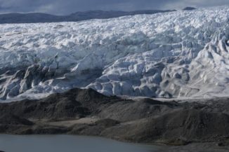 Grönland im Juli 2008. In der Dekade seit dieses Bild entstand, hat sich die Arktis um 0,75 Grad Celsius erwärmt. (Credits: Eric Post / UC Davis)