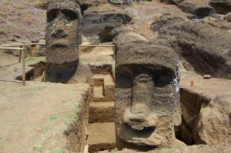 Die zwei untersuchten Moai-Statuen auf der Osterinsel. (Credits: Easter Island Statue Project)