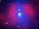 NGC 6338, zwei kollidierende Galaxiengruppen, basierend auf Daten der Weltraumteleskope Chandra und XMM-Newton sowie Radiodaten des GMRT und optischen Daten des Sloan Digital Sky Survey. (Credits: X-ray: Chandra: NASA / CXC / SAO / E. O'Sullivan; XMM: ESA / XMM / E. O'Sullivan; Optical: SDSS)