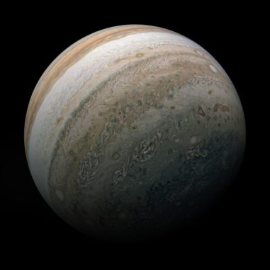 Der Gasriese Jupiter, basierend auf Bildern der Raumsonde Juno. (Credits: Image data: NASA / JPL-Caltech / SwRI / MSSS; Image processing by Kevin M. Gill, © CC BY)