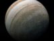 Der Gasriese Jupiter, basierend auf Bildern der Raumsonde Juno. (Credits: Image data: NASA / JPL-Caltech / SwRI / MSSS; Image processing by Kevin M. Gill, © CC BY)