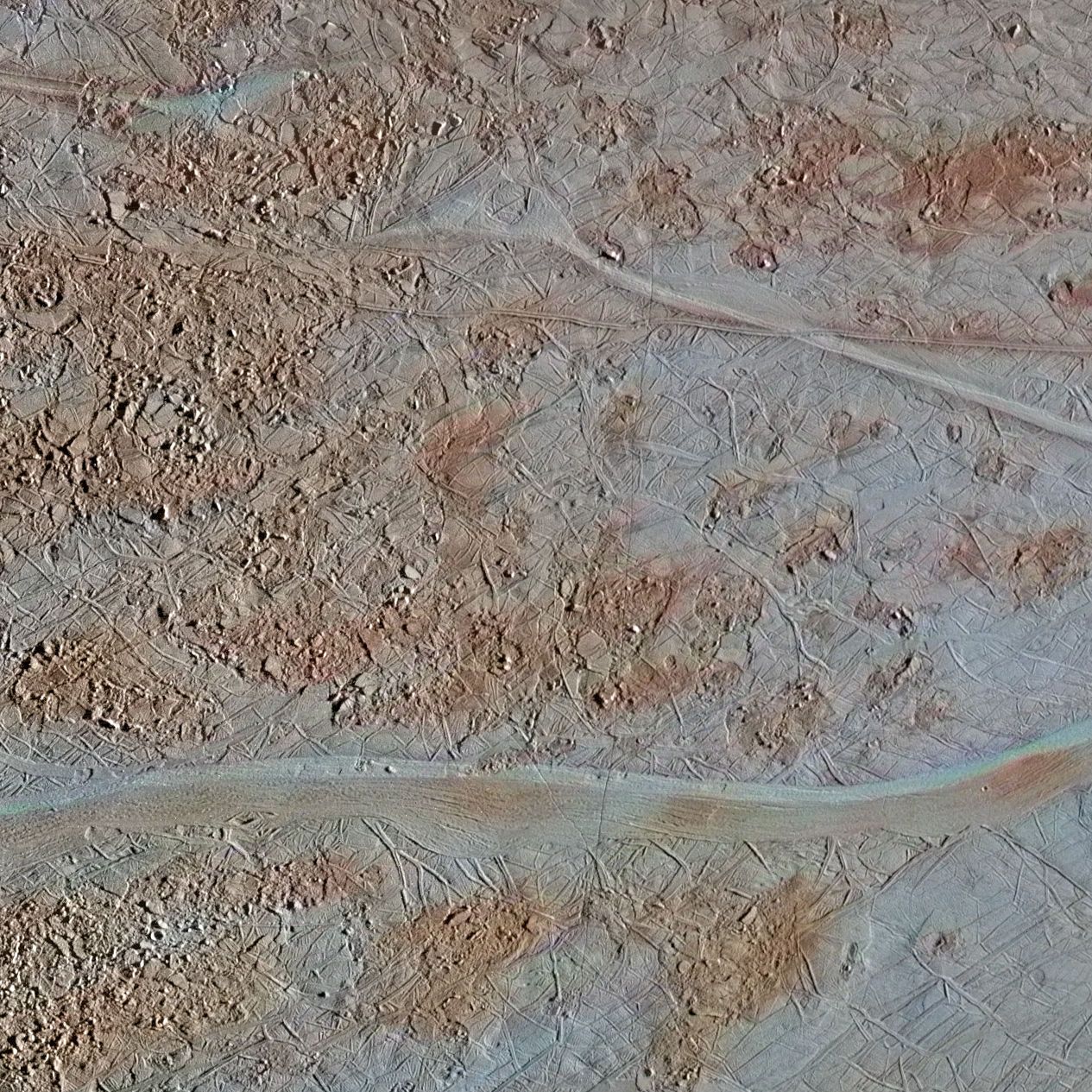 Blöcke aus festgefrorenem Material auf dem Jupitermond Europa. (Credits: NASA / JPL-Caltech / SETI Institute)