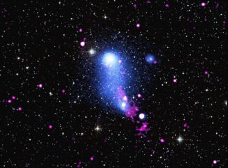 Zwei kollidierende Galaxienhaufen, bekannt als Abell 2384. (Credit: X-ray: NASA / CXC / SAO / V.Parekh, et al. & ESA / XMM-Newton; Radio: NCRA / GMRT))