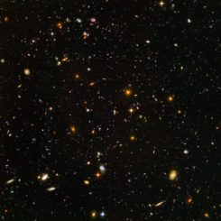 Das Hubble Ultra Deep Field zeigt auch Galaxien aus einer Zeit, als das Universum gerade 800 Millionen Jahre alt war. (Credits: NASA, ESA, and S. Beckwith (STScI) and the HUDF Team)