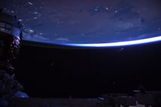 Der Komet C/2020 F3 NEOWISE, aufgenommen von Bord der Internationalen Raumstation ISS. (Credits: NASA)