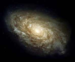 NGC 4414 gehörte zu den Galaxien, deren Distanzen zur Berechnung des Alters des Universums in der aktuellen Studie herangezogen wurden. (Credits: Hubble Heritage Team (AURA / STScI / NASA / ESA))