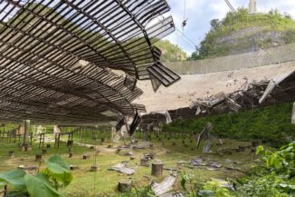 Schäden am Arecibo-Radioteleskop in Puerto Rico. (Credits: University of Central Florida)