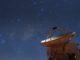 Das Atacama Pathfinder Experiment (APEX) Teleskop der Europäischen Südsternwarte in Chile. (Credits: ESO / B. Tafreshi (twanight.org))