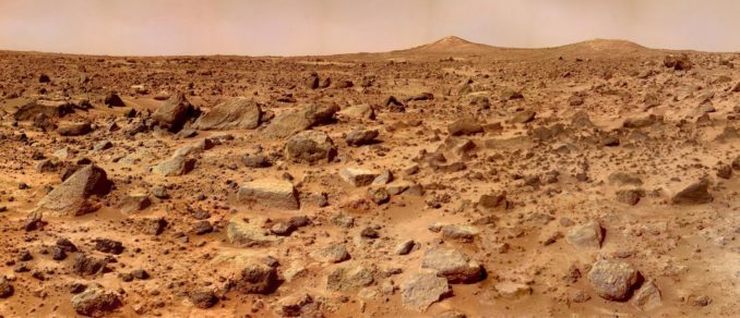 Die Twin Peaks, aufgenommen von Mars Pathfinder am 4. Juli 1997. (Credits: NASA / JPL)