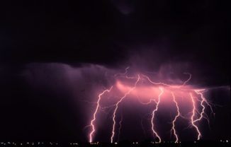 Mehrere Blitze während eines nächtlichen Gewitters. (Credits: NOAA Photo Library, NOAA Central Library; OAR / ERL / National Severe Storms Laboratory (NSSL))