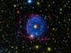 Der Blue Ring Nebula besteht aus zwei expandierenden Gaswolken, die von einer stellaren Verschmelzung in den Weltraum katapultiert wurden. (Credits: NASA / JPL-Caltech / M. Seibert (Carnegie Institution for Science) / K. Hoadley (Caltech) / GALEX Team)
