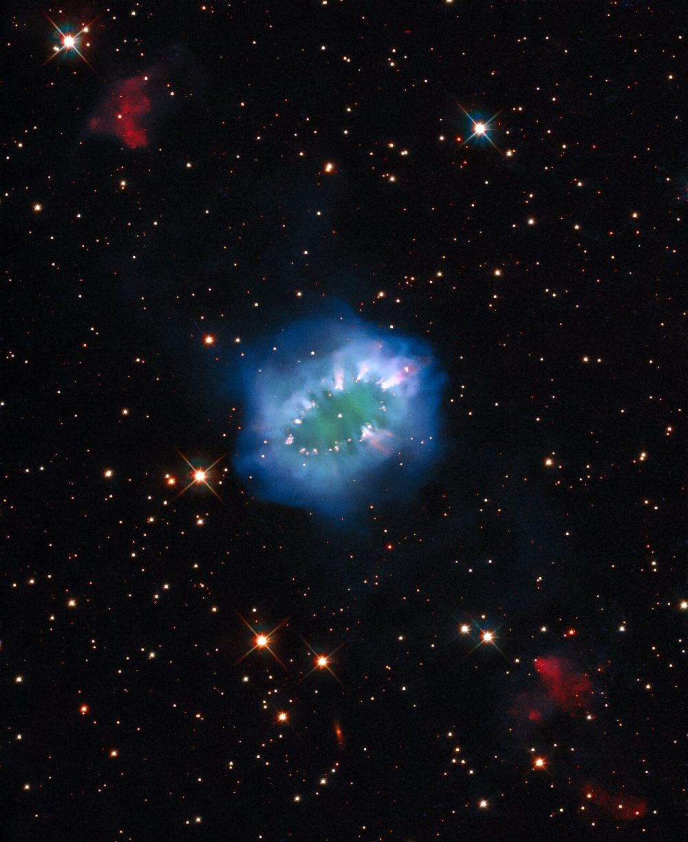 Bildveröffentlichung / Hubble: Der Necklace Nebula – In the Sky with