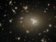 Hubble-Aufnahme des Galaxienhaufens Abell 3827. (Credit: ESA / Hubble & NASA, R. Massey)