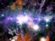 Ausschnitt des galaktischen Zentrums mit dem neu entdeckten Röntgenfaden G0.17-0.41, basierend auf Daten des Röntgenteleskops Chandra und des MeerKAT-Radioteleskops. (Credits: X-ray: NASA / CXC / UMass / Q.D. Wang; Radio: NRF / SARAO / MeerKAT)