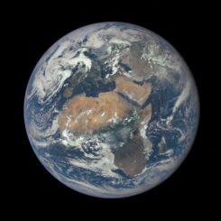 Satellitenbild der Erde. (Credits: NASA)