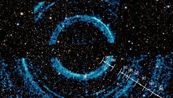 Lichtechos des Röntgendoppelsterns V404 Cygni. (Credits: X-ray: NASA / CXC / U.Wisc-Madison / S. Heinz et al.; Optical / IR: Pan-STARRS)) Lichtechos des Röntgendoppelsterns V404 Cygni. (Credits: X-ray: NASA / CXC / U.Wisc-Madison / S. Heinz et al.; Optical / IR: Pan-STARRS))