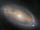 Hubble-Aufnahme der Seyfert-Galaxie NGC 5728. (Credit: ESA / Hubble, A. Riess et al., J. Greene)