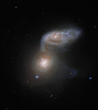 Das interagierende Galaxienpaar Arp 91. (Credits: ESA / Hubble & NASA, J. Dalcanton; Acknowledgement: J. Schmidt)