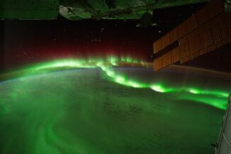 Polarlichter, hier aufgenommen von Bord der Internationalen Raumstation ISS, gehören zu den sichtbaren Auswirkungen von Weltraumwetterereignissen. (Credits: NASA)