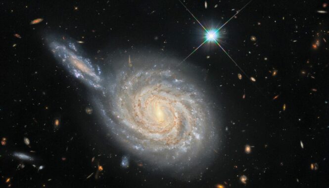 Hubble-Aufnahme der Galaxie NGC 105. (Credits: ESA / Hubble & NASA, D. Jones, A. Riess et al.; Acknowledgement: R. Colombari) Hubble-Aufnahme der Galaxie NGC 105. (Credits: ESA / Hubble & NASA, D. Jones, A. Riess et al.; Acknowledgement: R. Colombari)