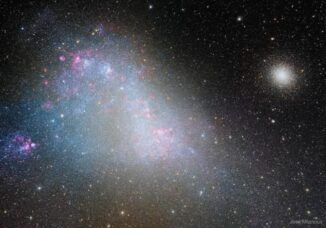Eine Aufnahme der Kleinen Magellanschen Wolke, rechts ist der Kugelsternhaufen 47 Tucana zu sehen. (Credits: Jose Mtanous)