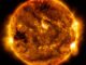 Eine mittelstarke Sonneneruption am 1. Oktober 2015, aufgenommen vom Solar Dynamics Observatory der NASA. (Credits: NASA / SDO)