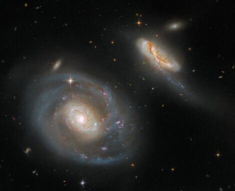 Hubble-Aufnahme des interagierenden Galaxienpaares Arp 298. (Credits: ESA / Hubble & NASA, A. Evans, R. Chandar)