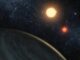 Künstlerische Darstellung des Exoplaneten Kepler-16b, der zwei Sterne umkreist. (Credits: NASA / JPL-Caltech / T. Pyle)