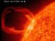 Eine Sonnenprotuberanz mit der Erde als Größenvergleich. (Credits: NASA / SDO)