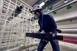 Installation der Stützstruktur für die Komponenten des MAPP-Detektors. (Credits: Image: CERN)