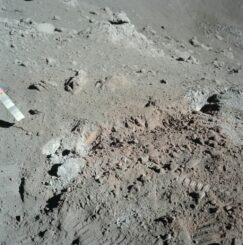 Regolith auf dem Mond. (Credits: NASA)