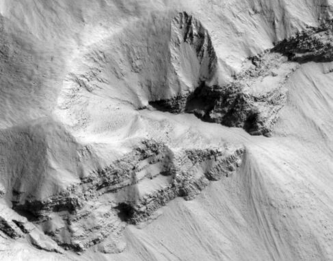 Eine Flutbasaltablagerung in der Marte Vallis Region auf dem Mars, aufgenommen von der High Resolution Science Imaging Experiment (HiRISE) Kamera an Bord des Mars Reconnaissance Orbiter. Credits: NASA / University of Arizona / HiRISE)