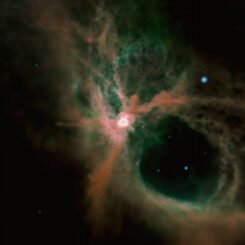 Ein simulierter Sternhaufen, der teilweise in eine Wolke aus Wasserstoffgas eingebettet ist. (Credit: Michiko Fujii, Takaaki Takeda, 4D2U Project, National Astronomical Observatory of Japan)