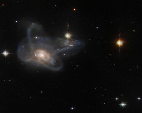 Hubble-Aufnahme der Galaxienverschmelzung CGCG 396-2. (Credits: ESA / Hubble & NASA, W. Keel)