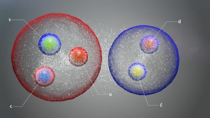 Das neue Pentaquark, hier illustriert als ein Paar aus Standardhadronen, das in einer molekülähnlichen Struktur gebunden ist, besteht aus einem Charm-Quark, einem Charm-Antiquark, sowie einem Up-, Down- und Strange-Quark. (Credits: CERN)