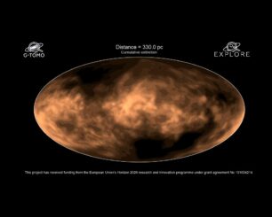 Ein Bild aus der neuen Animation zeigt den stetigen Aufbau des Staubs, während man von der Nachbarschaft der Erde rund 13.000 Lichtjahre entfernt in Richtung des galaktischen Zentrums schaut. (Credits: EXPLORE / ACRI-ST / GEPI)