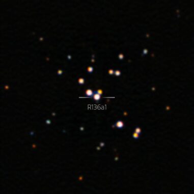 Das bisher schärfste Bild des Riesensterns R136a1, aufgenommen vom Gemini South Telescope. (Credits: International Gemini Observatory / NOIRLab / NSF / AURA; Acknowledgment: Image processing: T.A. Rector (University of Alaska Anchorage / NSF’s NOIRLab), M. Zamani (NSF’s NOIRLab) & D. de Martin (NSF’s NOIRLab))